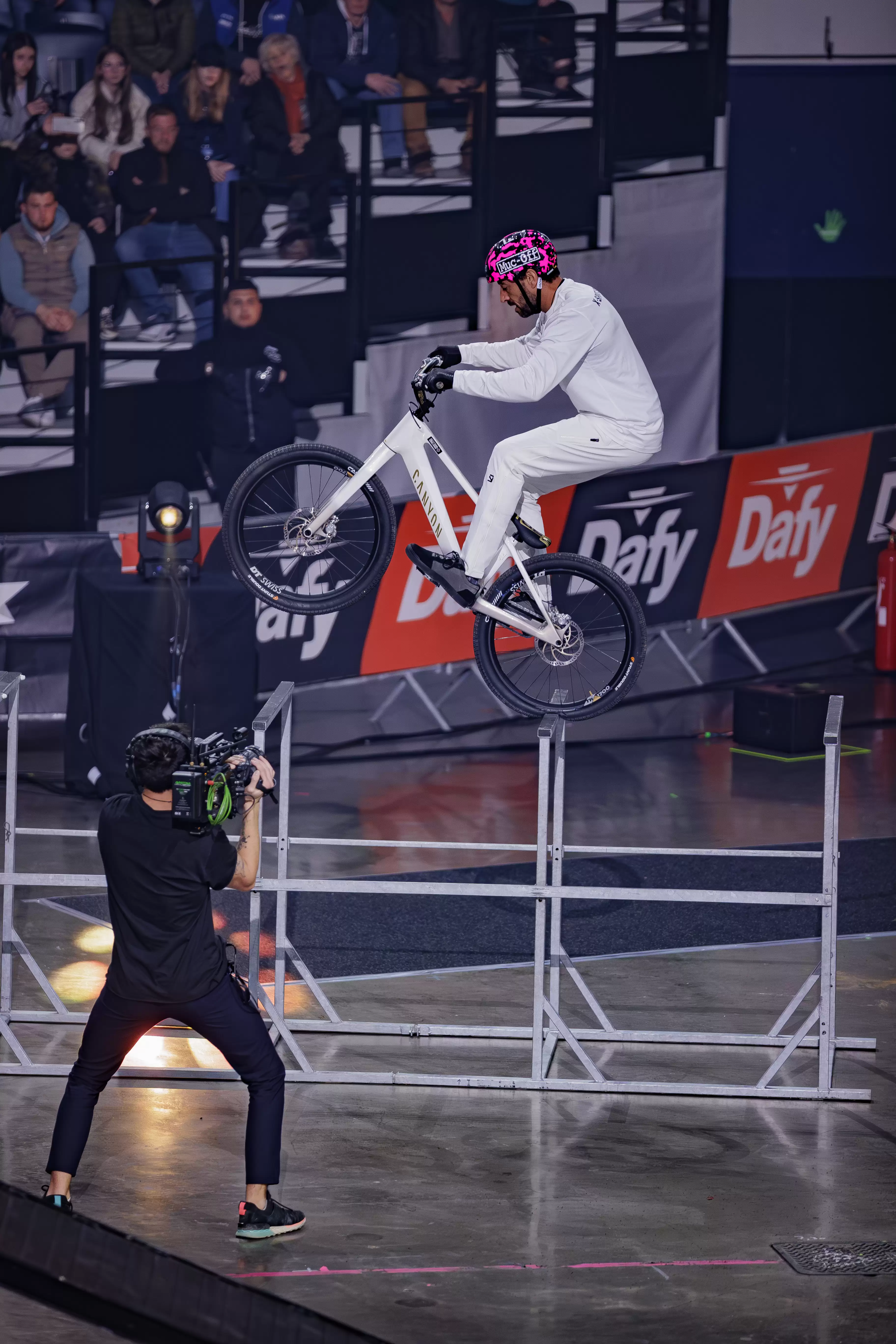 Spectacles VTT indoor