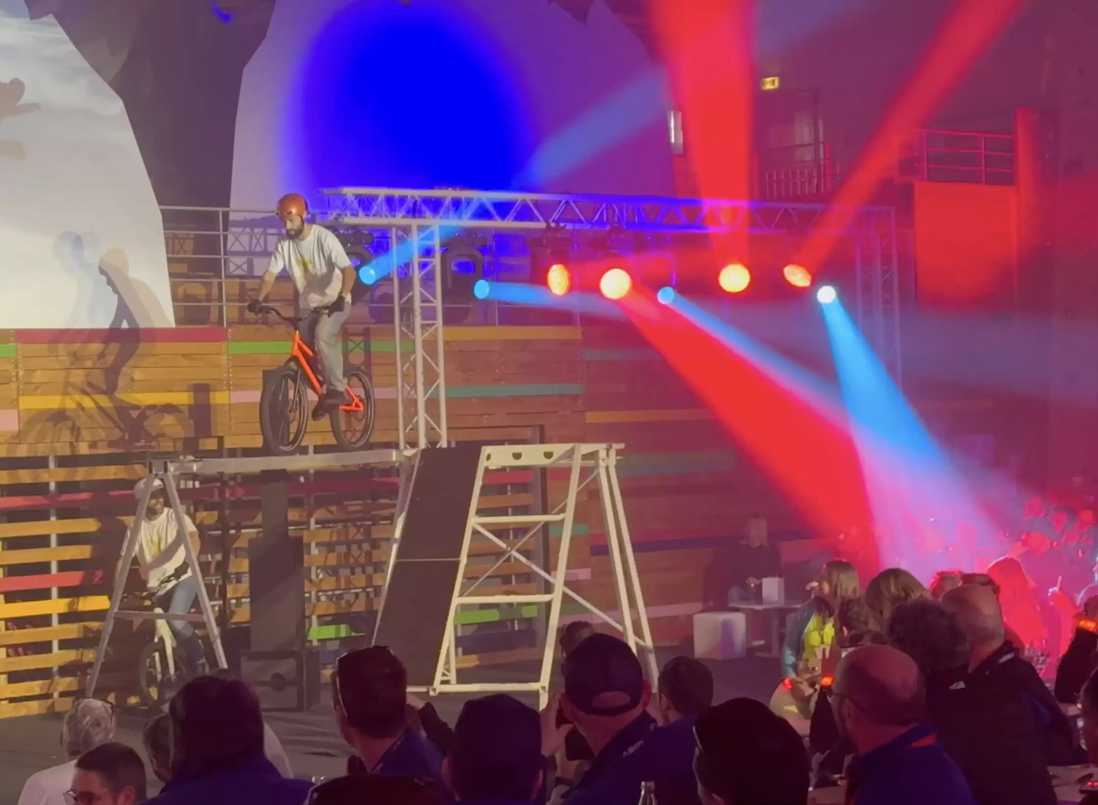 Shows multi-disciplines indoor VTT et Freerunning Shows multi-disciplines indoor VTT et Freerunning