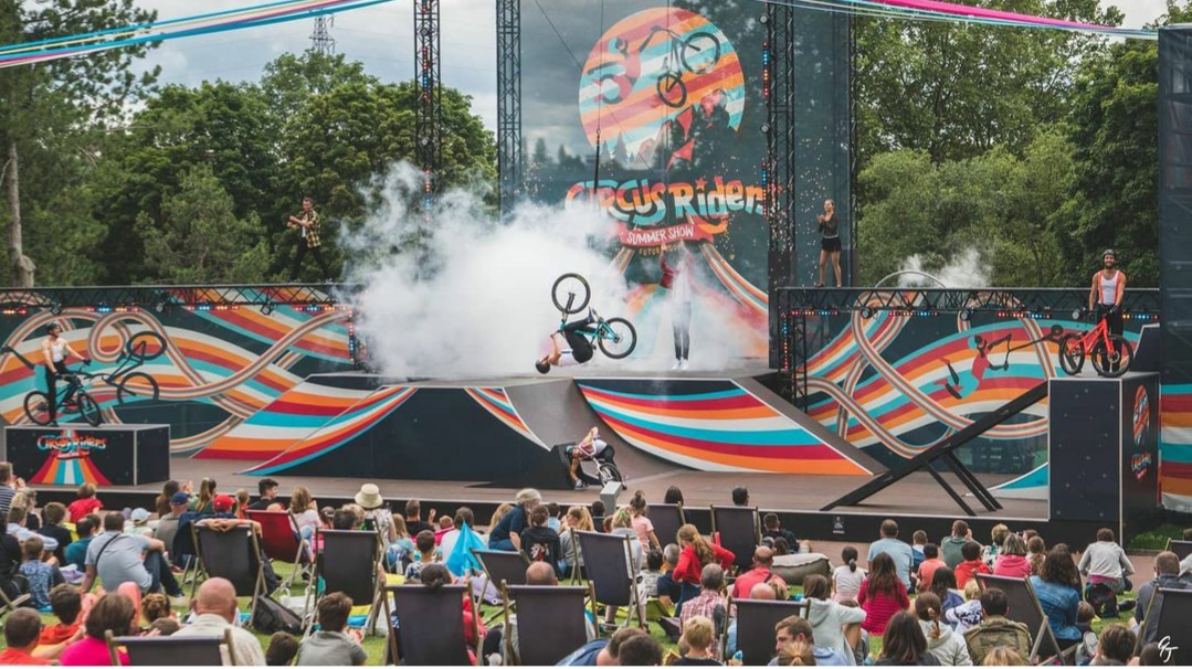 Circus Riders Le summer show du Futuroscope avec X-sports